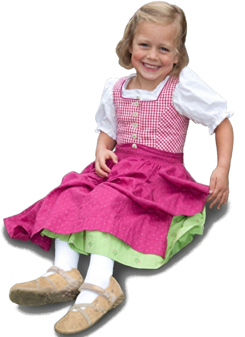 Kind in Tracht auf dem Rennerhof